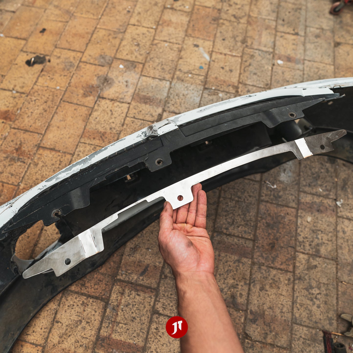 Holden Commodore VT VX / Pontiac GTO: TOP Bumper Tab Repair Plate