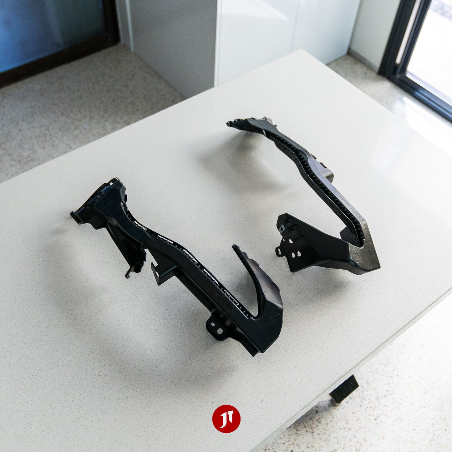 Genuine Subaru Left and Right Front Corner Bracket (57707CA191 and 57707CA181)