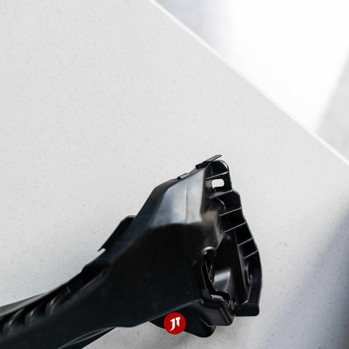 Genuine Subaru Left and Right Front Corner Bracket (57707CA191 and 57707CA181)