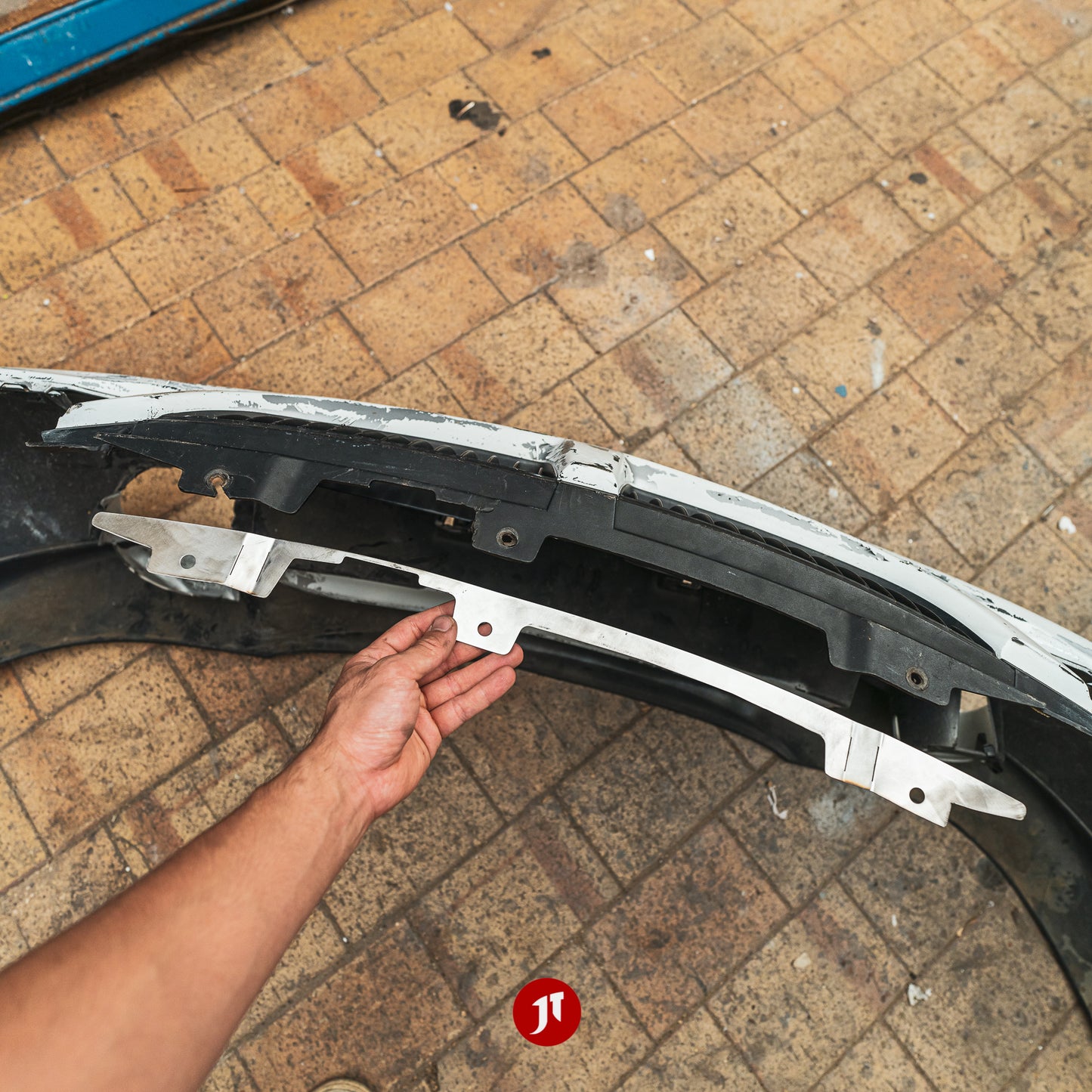 Holden Commodore VT VX / Pontiac GTO: TOP Bumper Tab Repair Plate